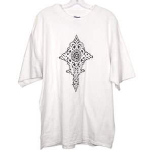 Gildan Men's XXL White 90s Celtic Cross Graphic Short Sleeve Cotton Tee‎ Shirt